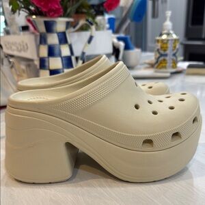 Women's Cream Platform Clogs size womens 7 mens 5 crocs sirene platform